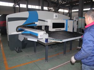 Servo barošanas avots un izmanto amada CNC tornītis perforators nospiediet