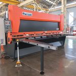 karstā pārdošana QC11K CNC hidrauliskās giljotīnas griešanas mašīna