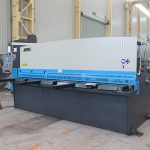 hidrauliskās lokšņu metāla giljotīnas griešanas mašīna, cnc griešana metāla plāksnēm, metāla griešanas mašīna